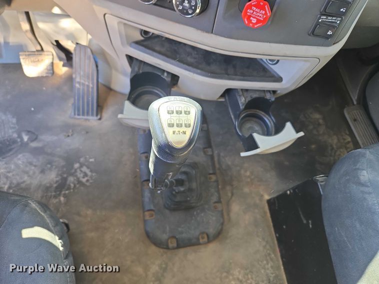 image for item EU3754 2019 Peterbilt 567 semi truck