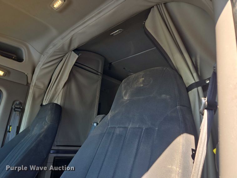 image for item EU3754 2019 Peterbilt 567 semi truck