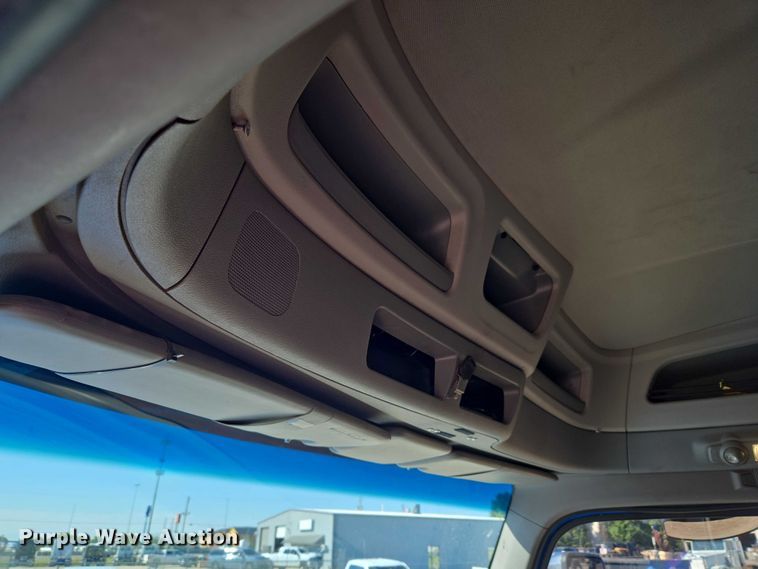 image for item EU3754 2019 Peterbilt 567 semi truck