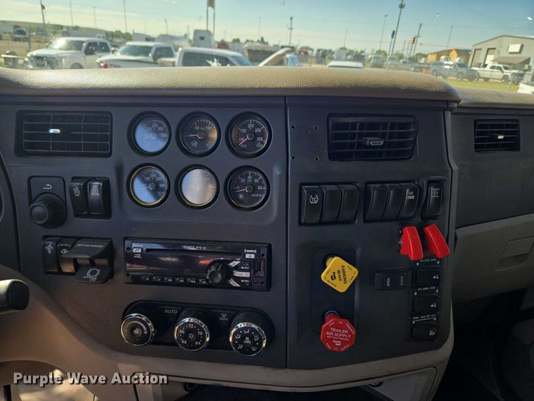 image for item EU3754 2019 Peterbilt 567 semi truck