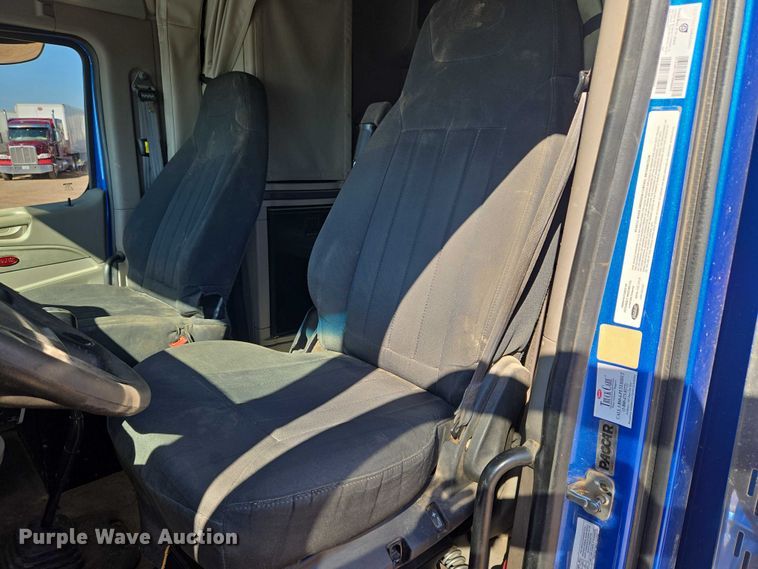 image for item EU3754 2019 Peterbilt 567 semi truck