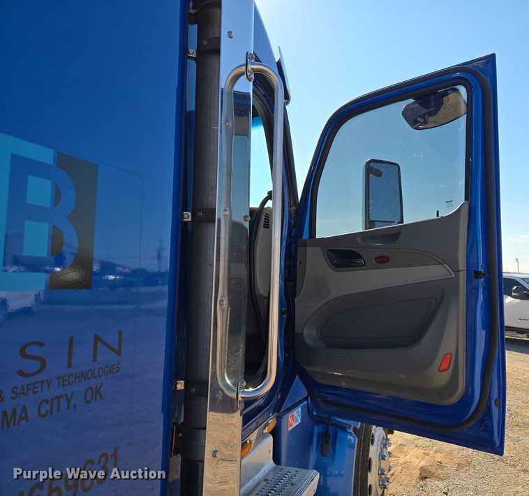 image for item EU3754 2019 Peterbilt 567 semi truck