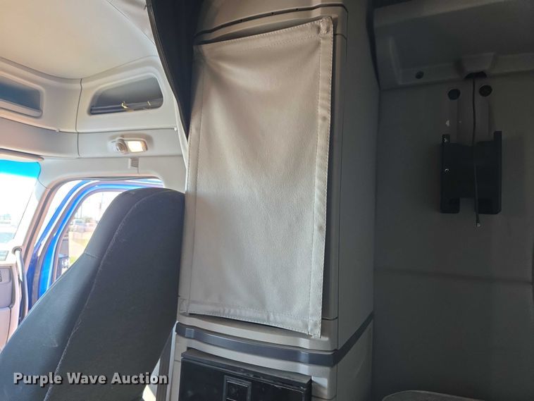 image for item EU3754 2019 Peterbilt 567 semi truck