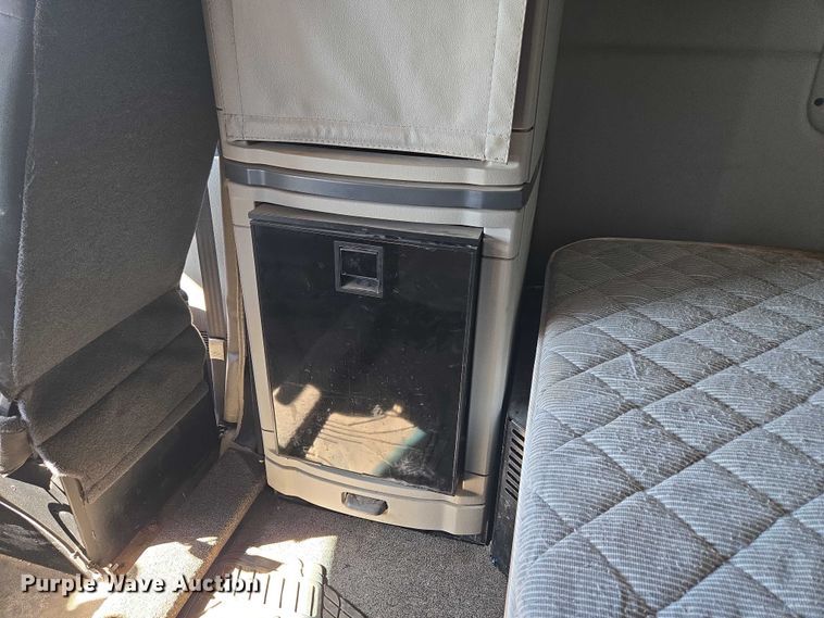 image for item EU3754 2019 Peterbilt 567 semi truck