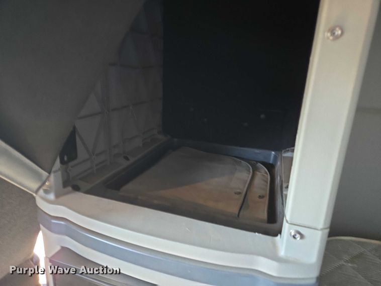 image for item EU3754 2019 Peterbilt 567 semi truck