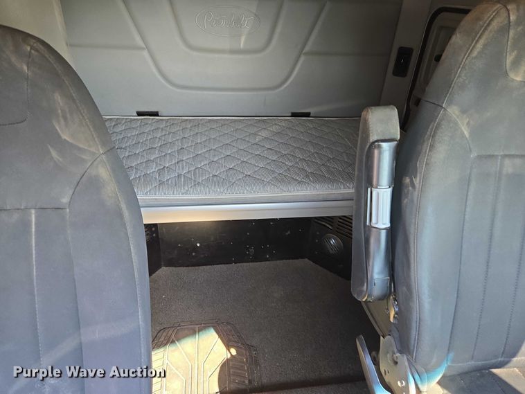 image for item EU3754 2019 Peterbilt 567 semi truck