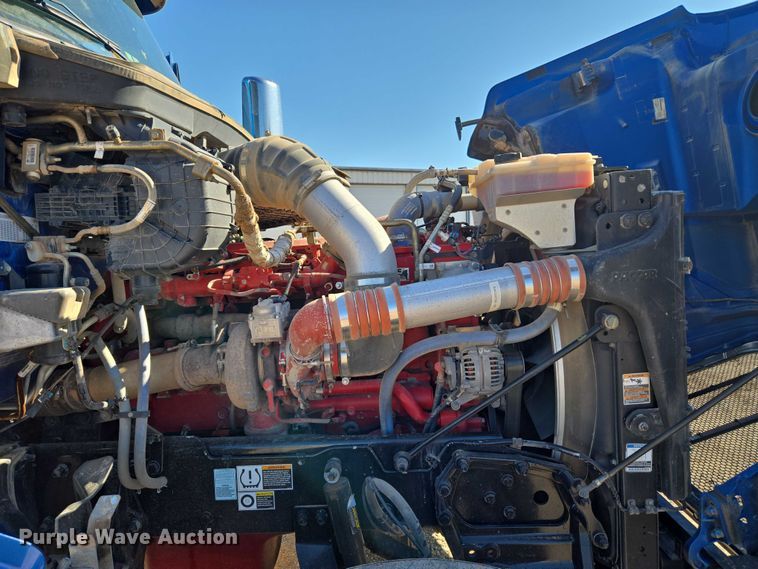 image for item EU3754 2019 Peterbilt 567 semi truck