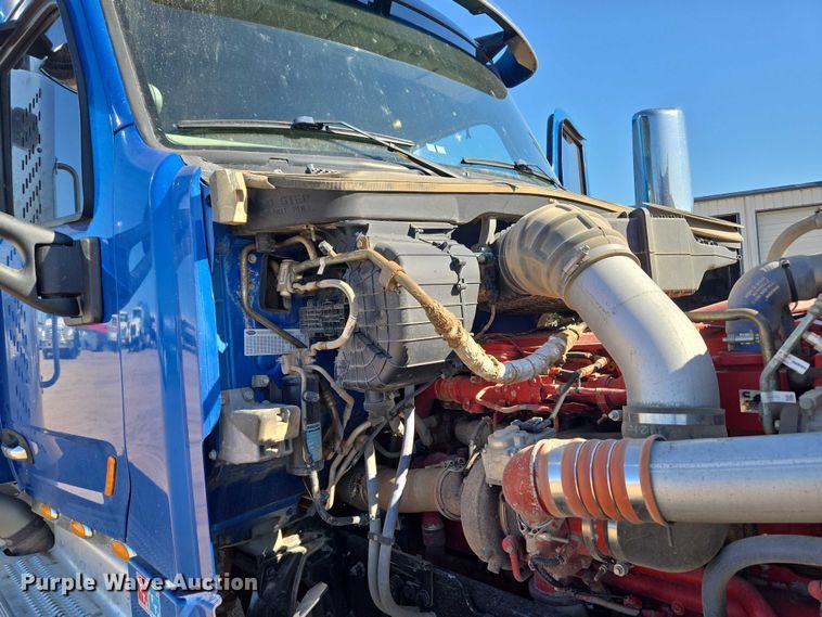 image for item EU3754 2019 Peterbilt 567 semi truck