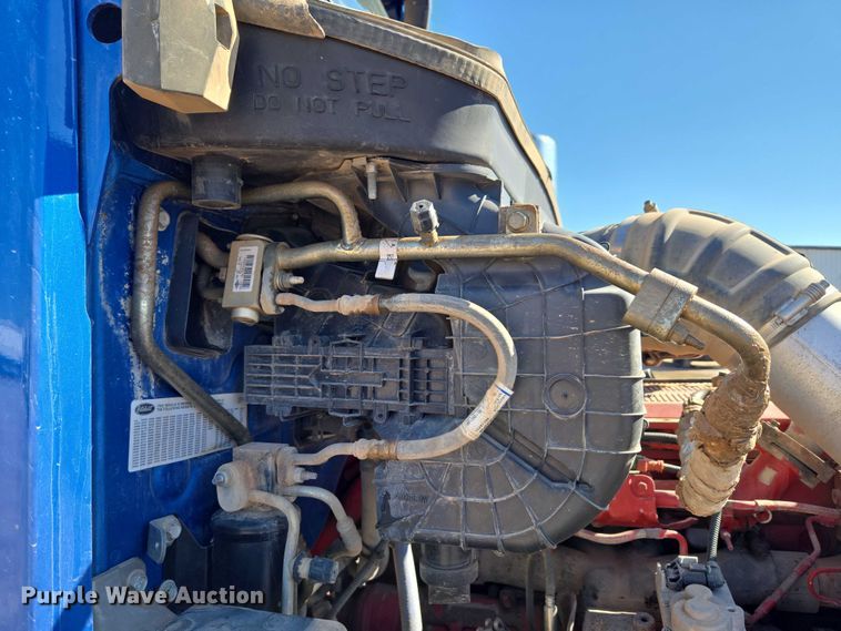 image for item EU3754 2019 Peterbilt 567 semi truck