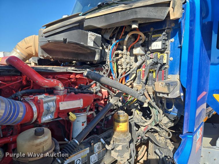 image for item EU3754 2019 Peterbilt 567 semi truck