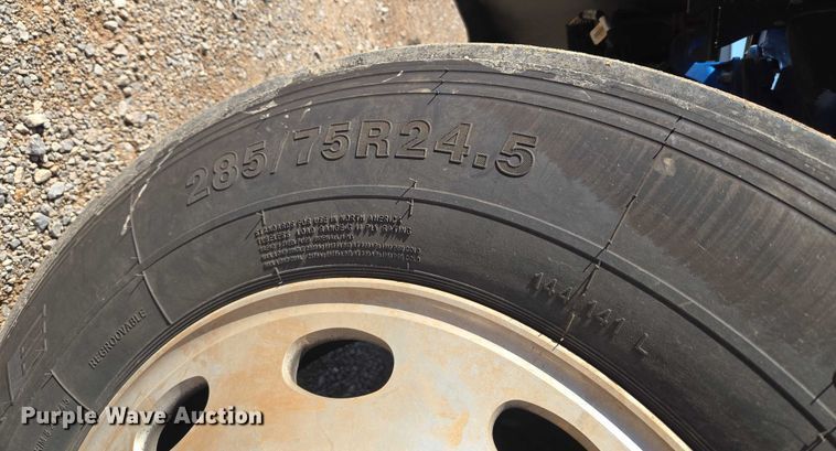 image for item EU3754 2019 Peterbilt 567 semi truck