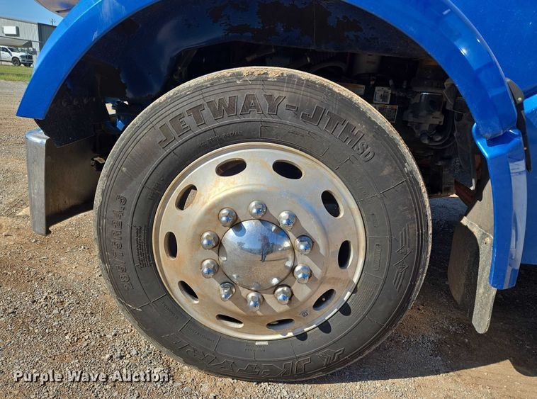 image for item EU3754 2019 Peterbilt 567 semi truck