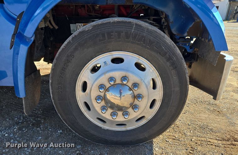 image for item EU3754 2019 Peterbilt 567 semi truck