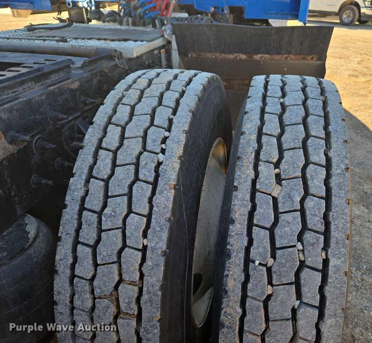 image for item EU3754 2019 Peterbilt 567 semi truck