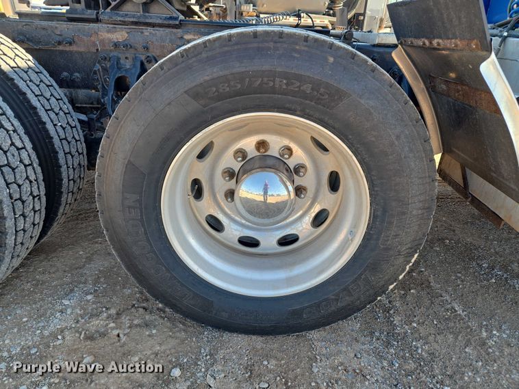 image for item EU3754 2019 Peterbilt 567 semi truck