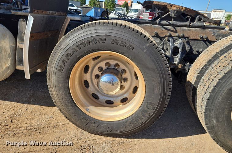 image for item EU3754 2019 Peterbilt 567 semi truck