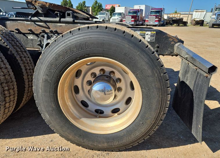 image for item EU3754 2019 Peterbilt 567 semi truck