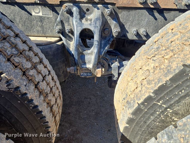 image for item EU3754 2019 Peterbilt 567 semi truck