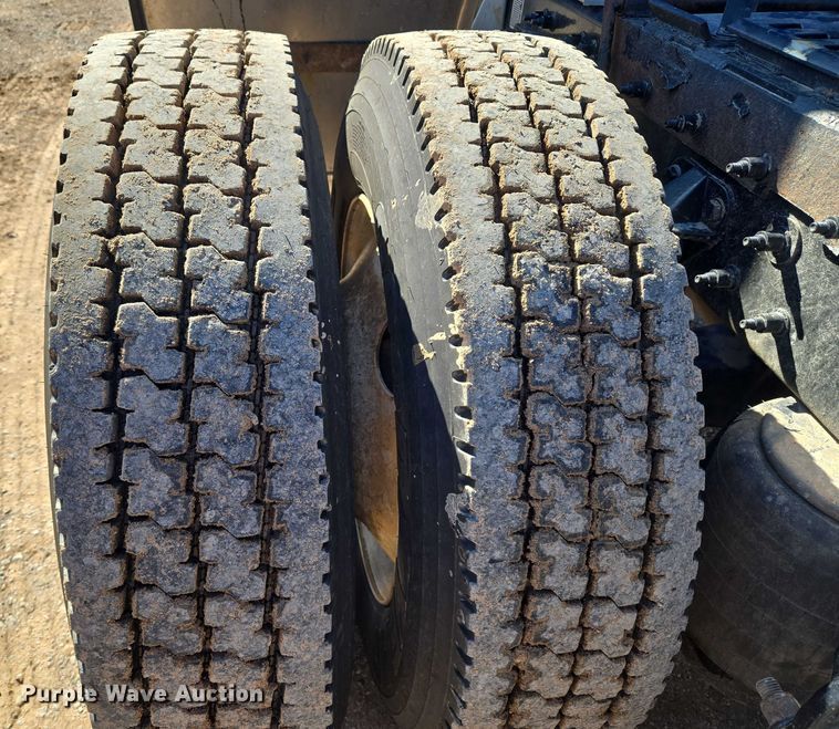 image for item EU3754 2019 Peterbilt 567 semi truck