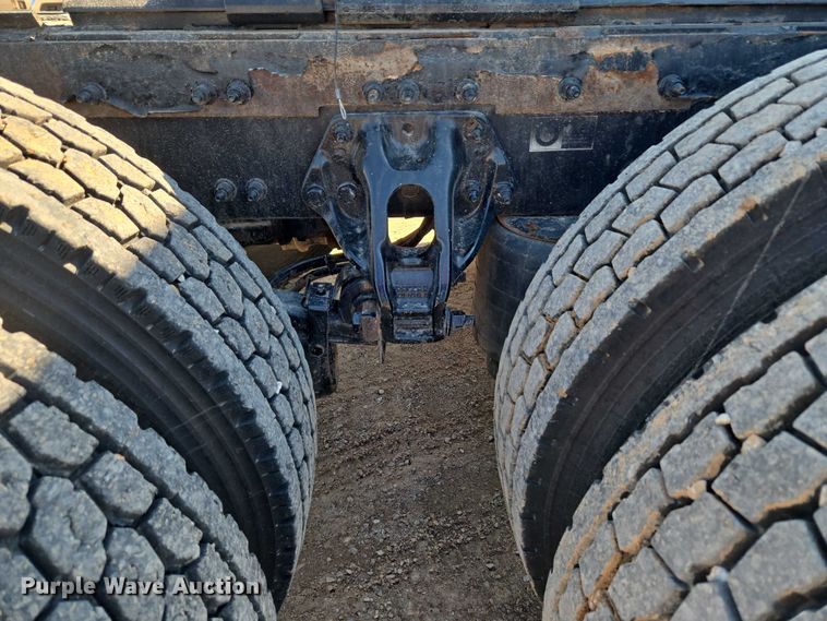 image for item EU3754 2019 Peterbilt 567 semi truck