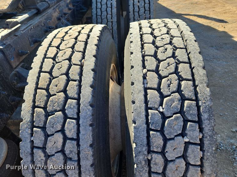 image for item EU3754 2019 Peterbilt 567 semi truck