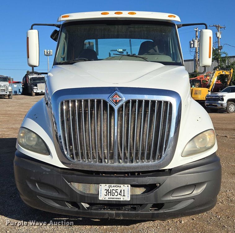 image for item EU3755 2011 International Prostar semi truck