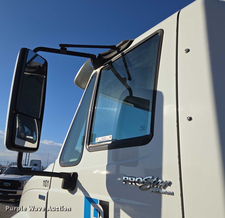 image for item EU3755 2011 International Prostar semi truck