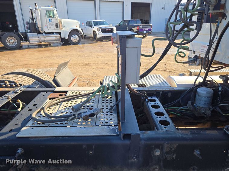 image for item EU3755 2011 International Prostar semi truck