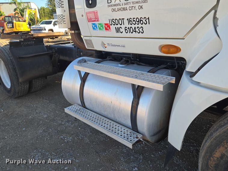 image for item EU3755 2011 International Prostar semi truck