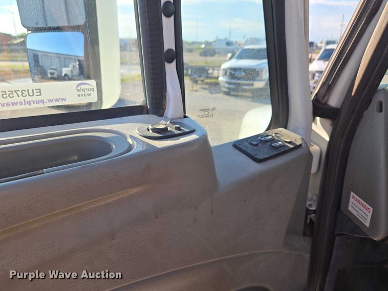 image for item EU3755 2011 International Prostar semi truck