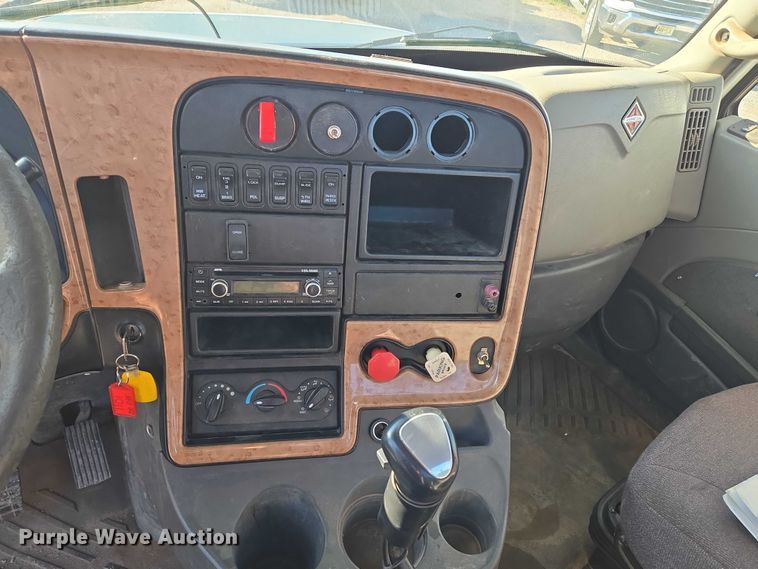 image for item EU3755 2011 International Prostar semi truck