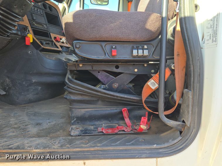 image for item EU3755 2011 International Prostar semi truck