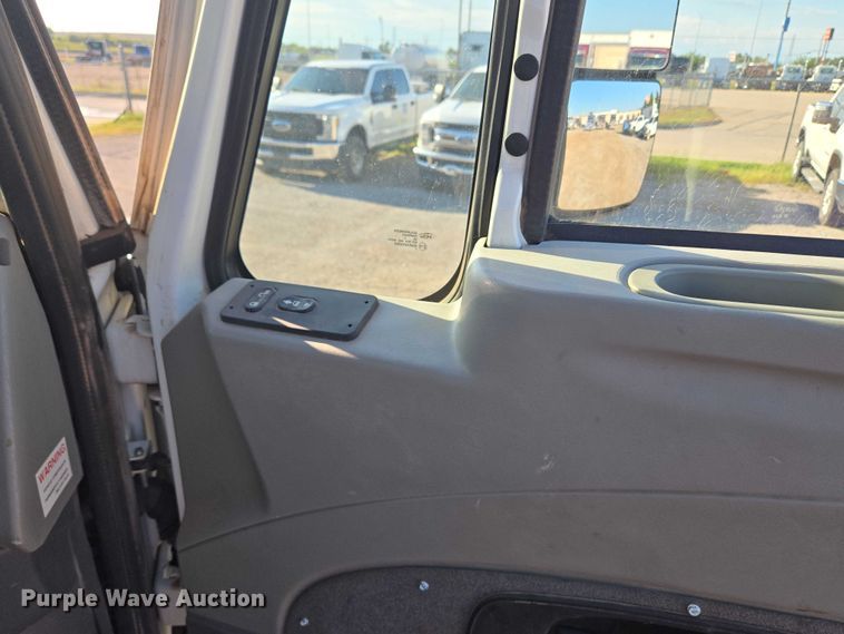 image for item EU3755 2011 International Prostar semi truck