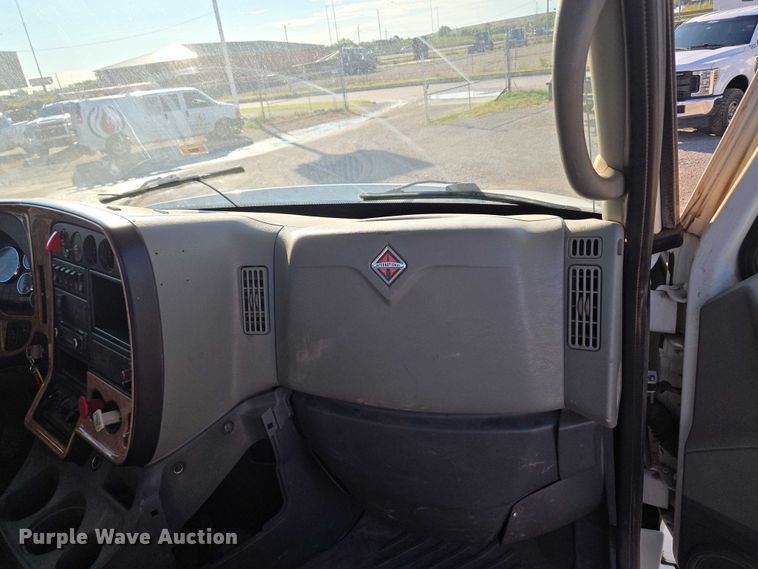 image for item EU3755 2011 International Prostar semi truck