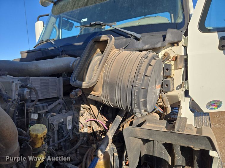 image for item EU3755 2011 International Prostar semi truck