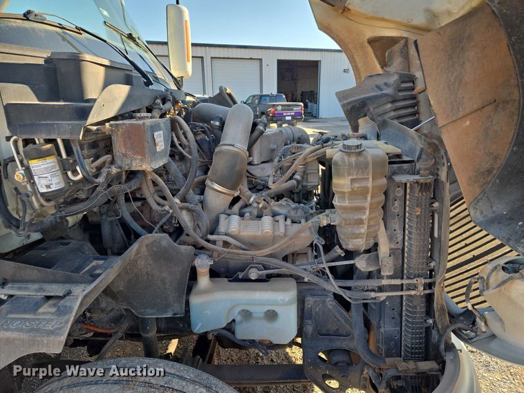 image for item EU3755 2011 International Prostar semi truck