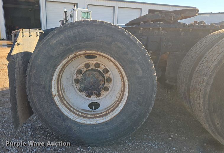 image for item EU3755 2011 International Prostar semi truck