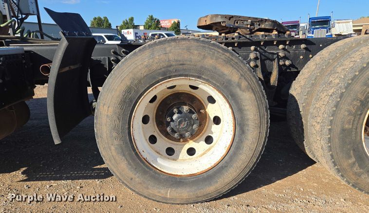 image for item EU3755 2011 International Prostar semi truck