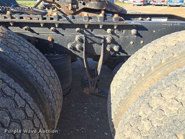 image for item EU3755 2011 International Prostar semi truck