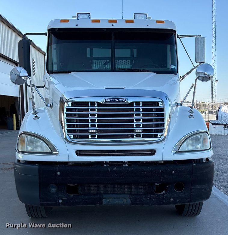 image for item EU4625 2005 Freightliner Columbia utility / service truck