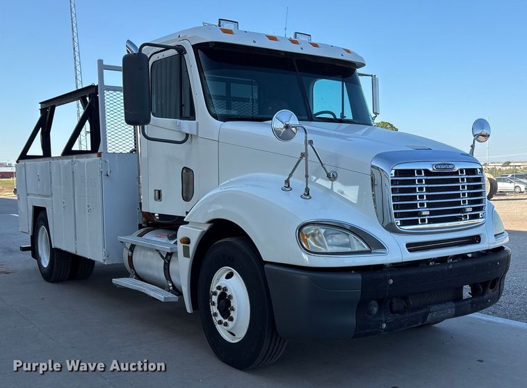 image for item EU4625 2005 Freightliner Columbia utility / service truck