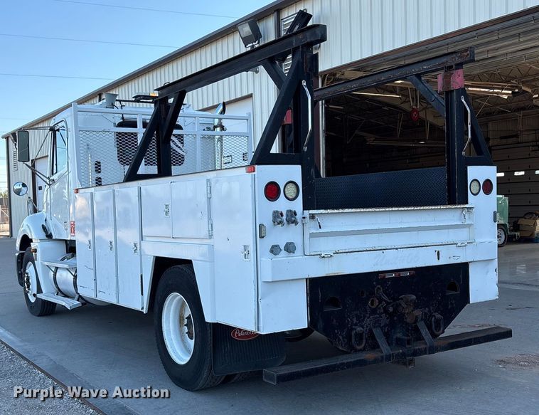 image for item EU4625 2005 Freightliner Columbia utility / service truck