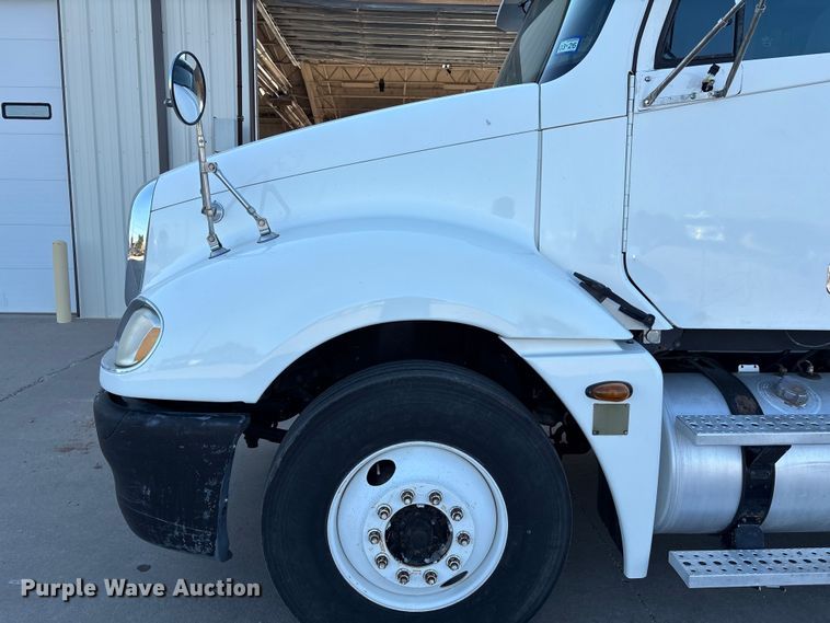 image for item EU4625 2005 Freightliner Columbia utility / service truck