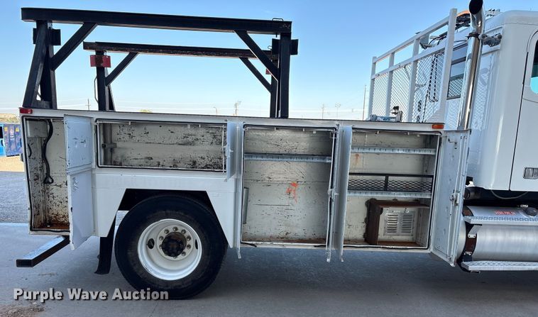 image for item EU4625 2005 Freightliner Columbia utility / service truck