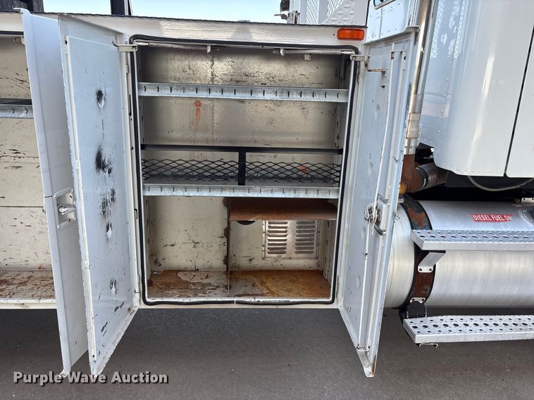 image for item EU4625 2005 Freightliner Columbia utility / service truck