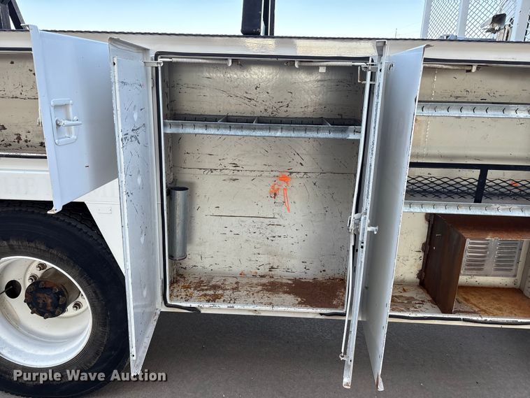 image for item EU4625 2005 Freightliner Columbia utility / service truck