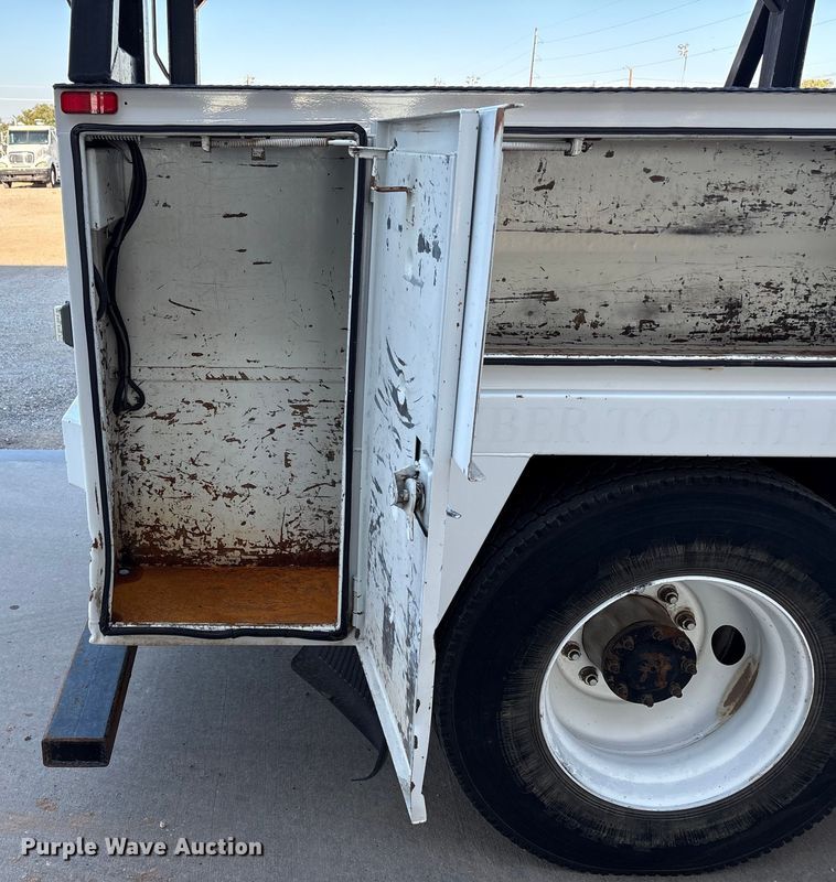 image for item EU4625 2005 Freightliner Columbia utility / service truck