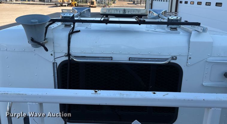 image for item EU4625 2005 Freightliner Columbia utility / service truck