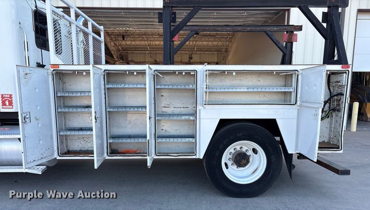 image for item EU4625 2005 Freightliner Columbia utility / service truck