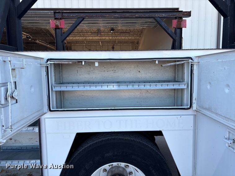 image for item EU4625 2005 Freightliner Columbia utility / service truck